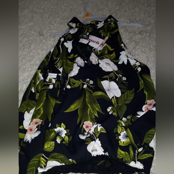 Brand new blouse by Rachel Zoe buttons in the back and is all the way open down - Picture 2 of 4